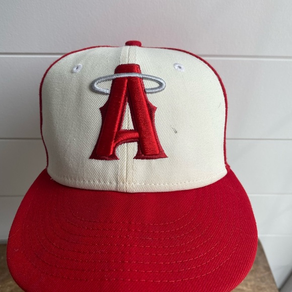 Los Angeles Angels City Athleisure Streetwear Fitted Baseball Hat 6 Panel Vented - Picture 2 of 10